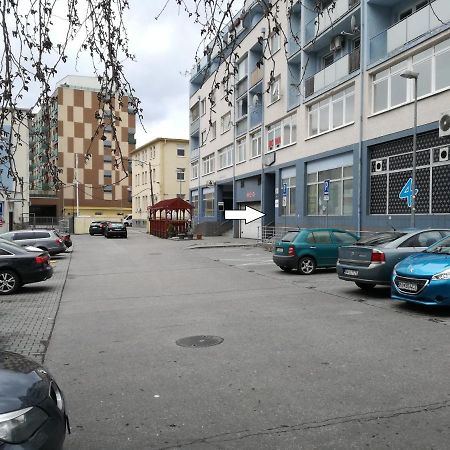 Cozy Apartment Btw Centre And Airport - Private Host - No Invoice Bratislava Exterior foto