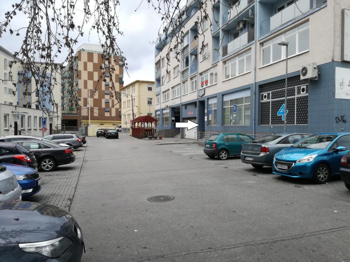 Cozy Apartment Btw Centre And Airport - Private Host - No Invoice Bratislava Exterior foto