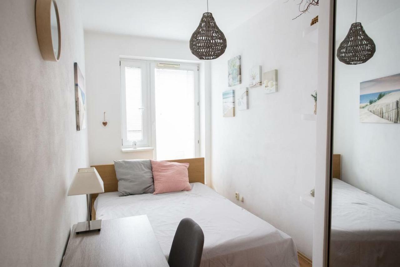 Cozy Apartment Btw Centre And Airport - Private Host - No Invoice Bratislava Exterior foto
