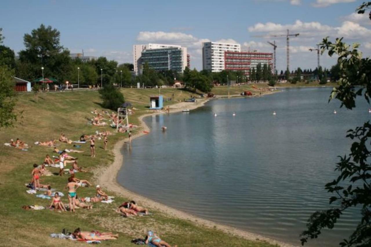 Cozy Apartment Btw Centre And Airport - Private Host - No Invoice Bratislava Exterior foto