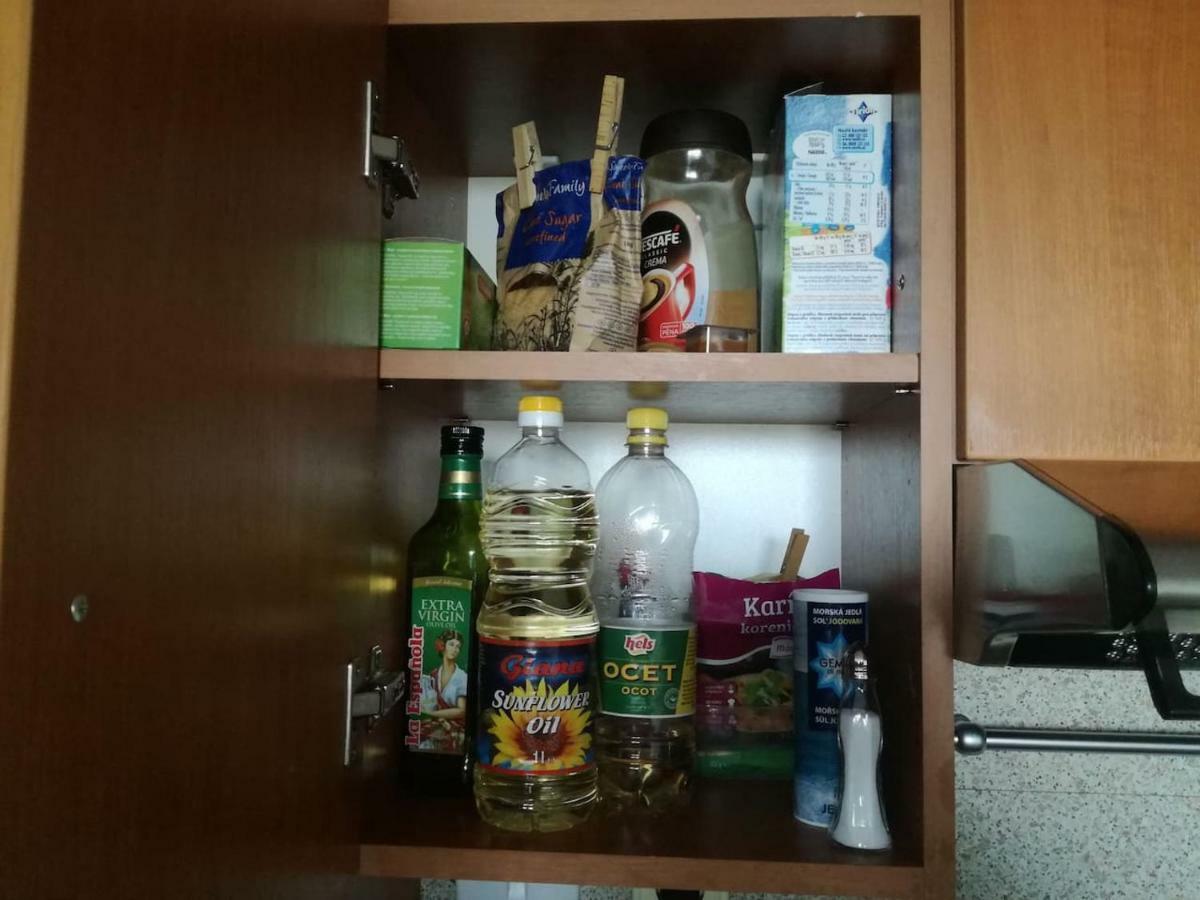 Cozy Apartment Btw Centre And Airport - Private Host - No Invoice Bratislava Exterior foto